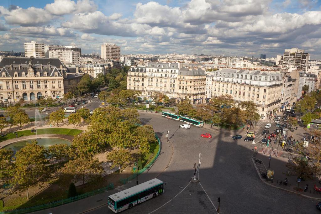 Hotel De La Place Des Alpes Paris Bagian luar foto