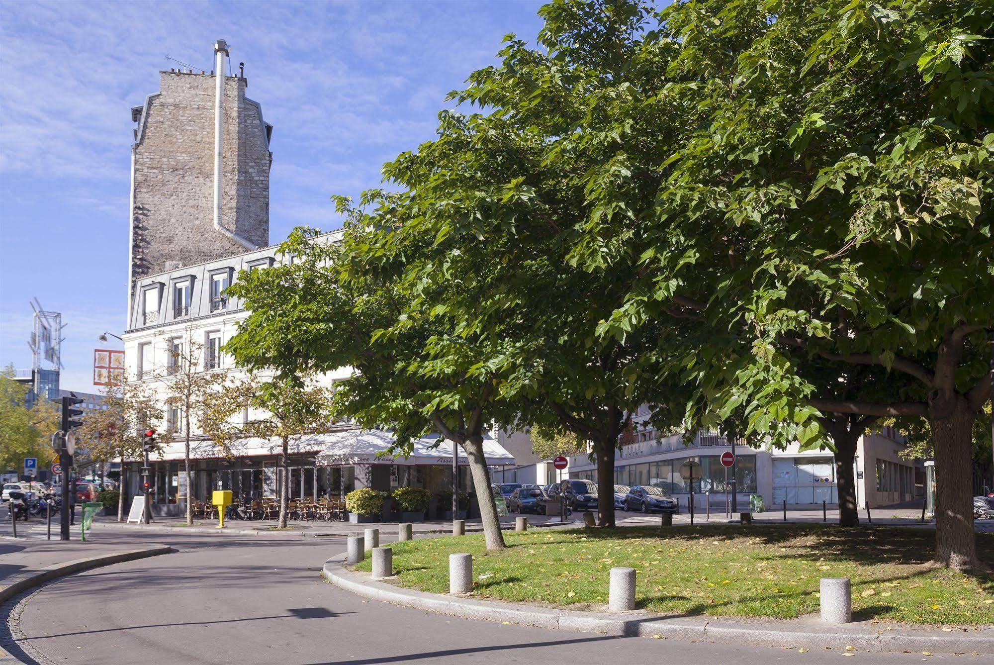 Hotel De La Place Des Alpes Paris Bagian luar foto